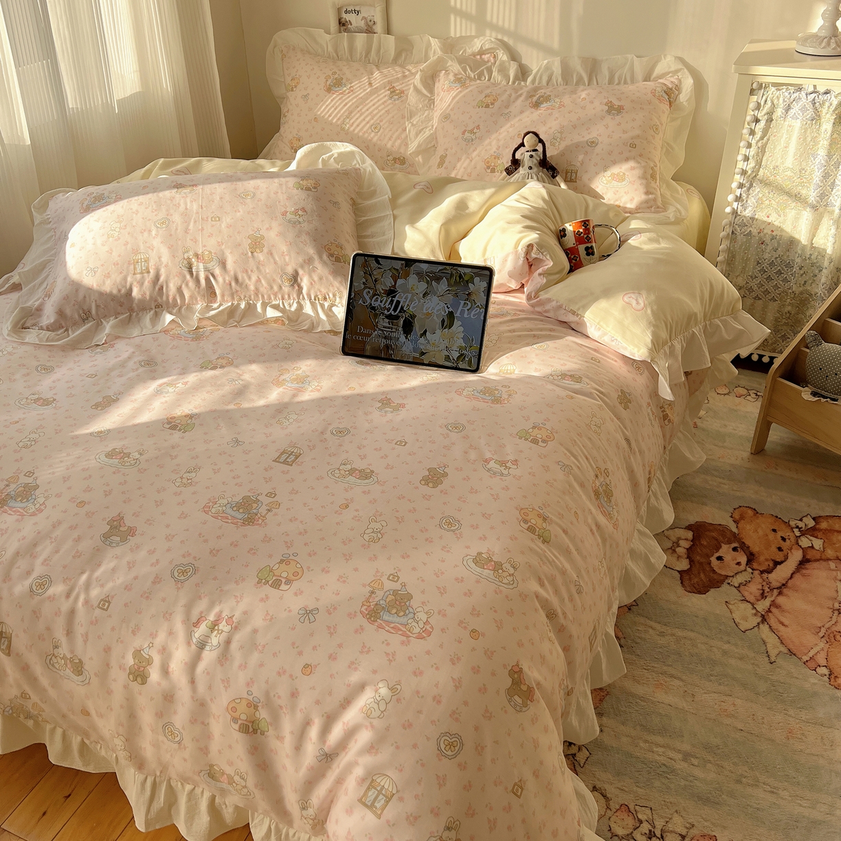 91家纺网 家纺一手货源 找家纺 六巷胡同 2026春夏新款韩系花边款卡通40支13070全棉四件套（第二系列）-风格二 花边秘境木马记