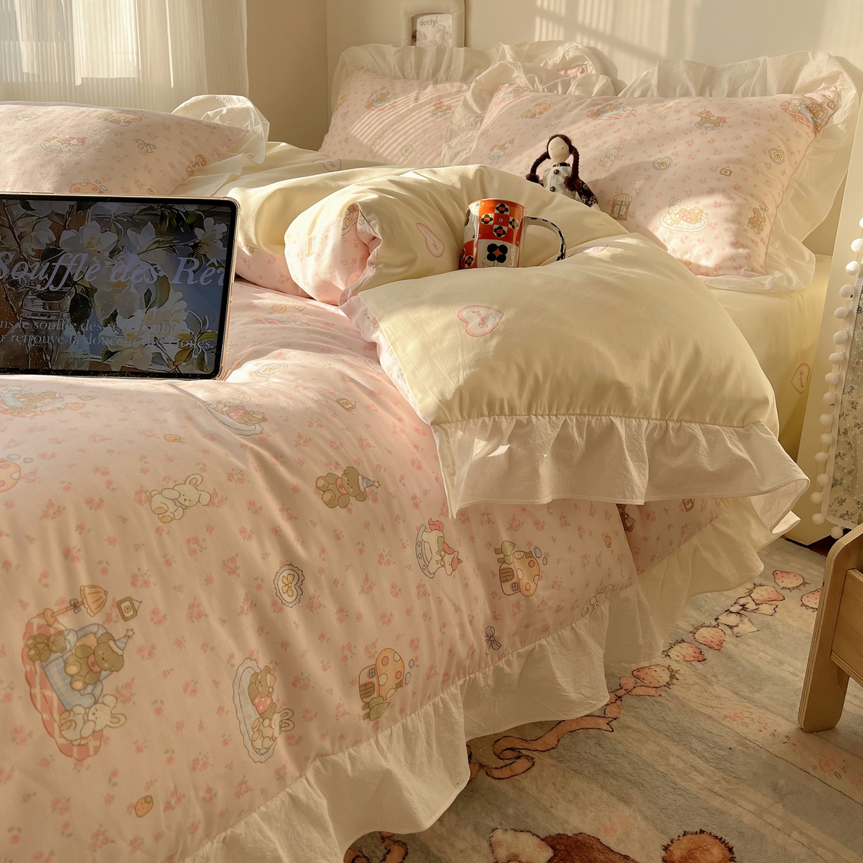 91家纺网 家纺一手货源 找家纺 六巷胡同 2026春夏新款韩系花边款卡通40支13070全棉四件套（第二系列）-风格二 花边秘境木马记