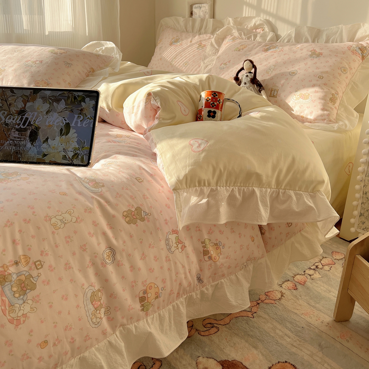 91家纺网 家纺一手货源 找家纺 六巷胡同 2026春夏新款韩系花边款卡通40支13070全棉四件套（第二系列）-风格二 花边秘境木马记