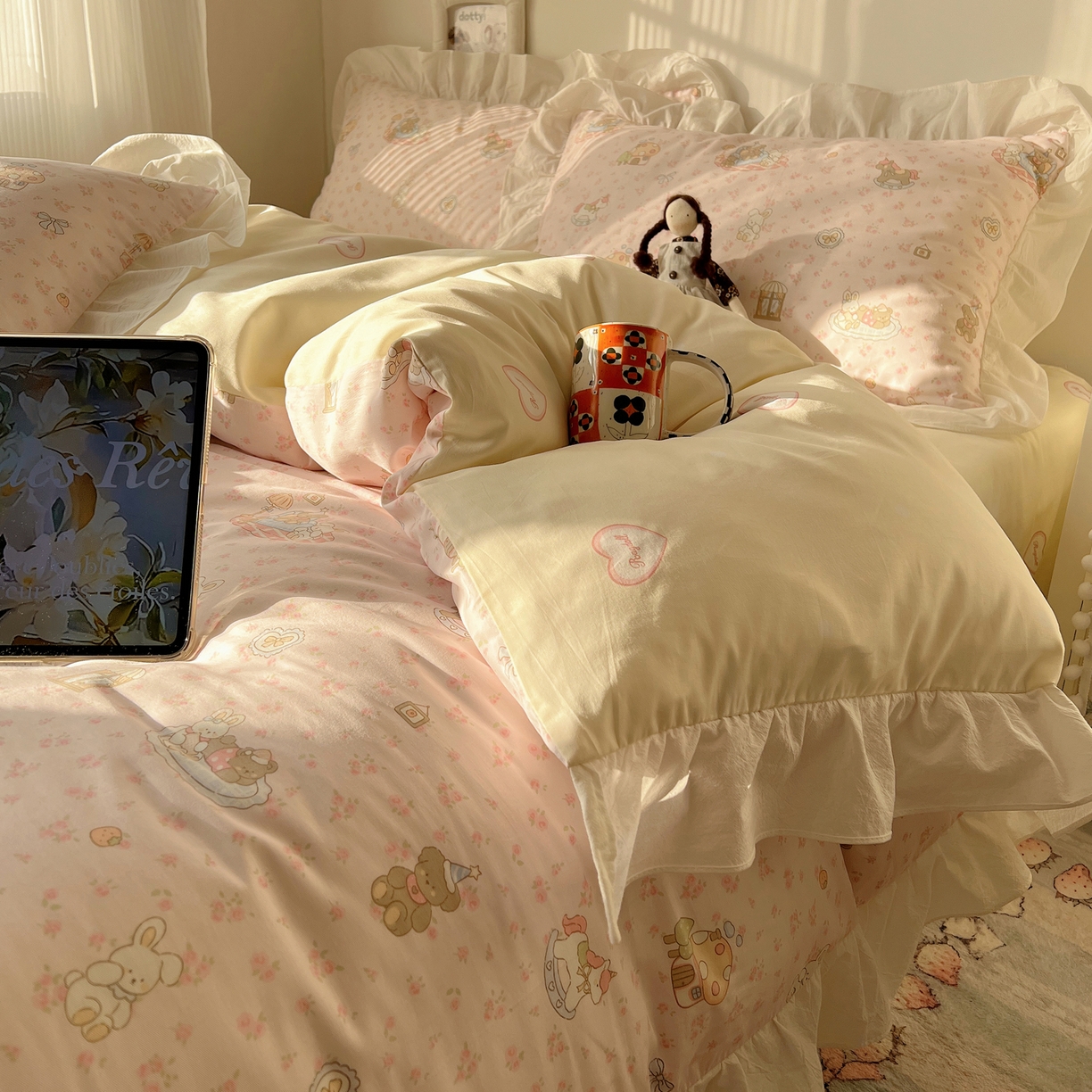 91家纺网 家纺一手货源 找家纺 六巷胡同 2026春夏新款韩系花边款卡通40支13070全棉四件套（第二系列）-风格二 花边秘境木马记