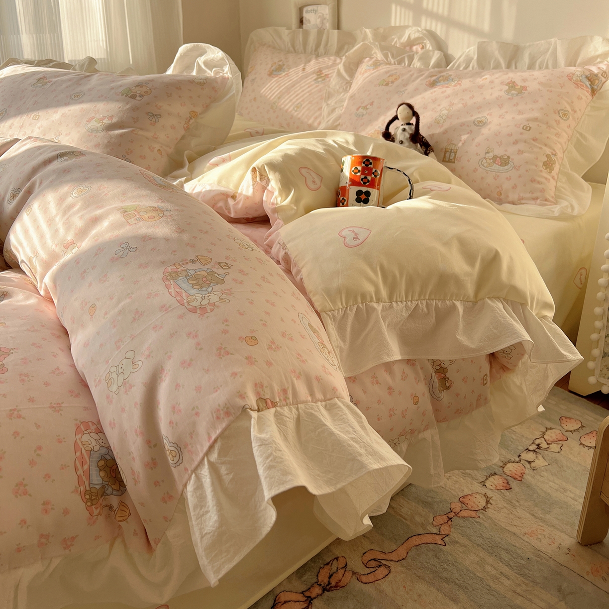 91家纺网 家纺一手货源 找家纺 六巷胡同 2026春夏新款韩系花边款卡通40支13070全棉四件套（第二系列）-风格二 花边秘境木马记