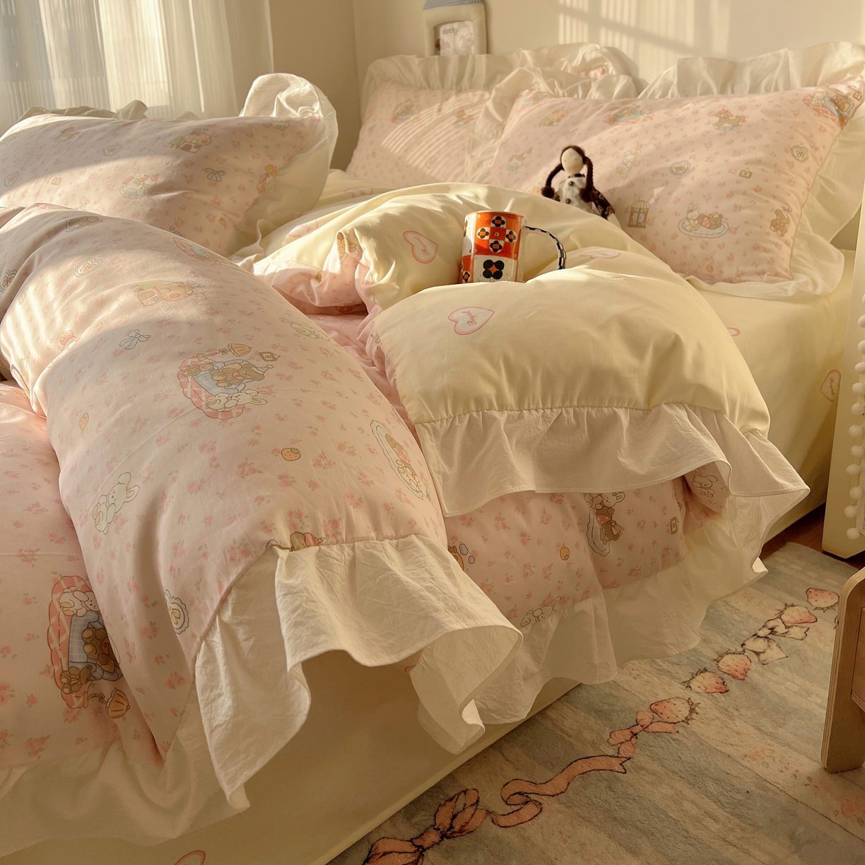 91家纺网 家纺一手货源 找家纺 六巷胡同 2026春夏新款韩系花边款卡通40支13070全棉四件套（第二系列）-风格二 花边秘境木马记