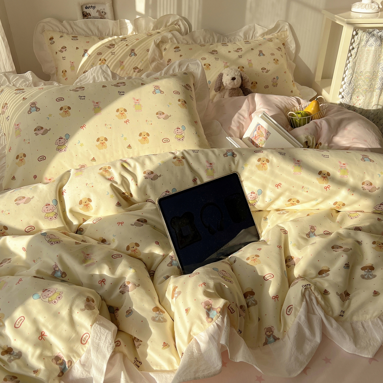 91家纺网 家纺一手货源 找家纺 六巷胡同 2026春夏新款韩系花边款卡通40支13070全棉四件套（第二系列）-风格二 花边气球派希犬