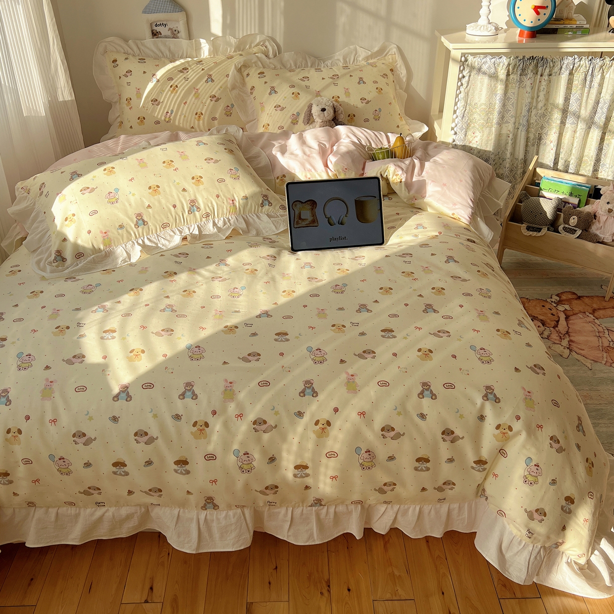 91家纺网 家纺一手货源 找家纺 六巷胡同 2026春夏新款韩系花边款卡通40支13070全棉四件套（第二系列）-风格二 花边气球派希犬