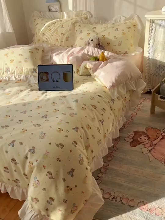 91家纺网 家纺一手货源 找家纺 六巷胡同 2026春夏新款韩系花边款卡通40支13070全棉四件套（第二系列）-风格二 花边气球派希犬