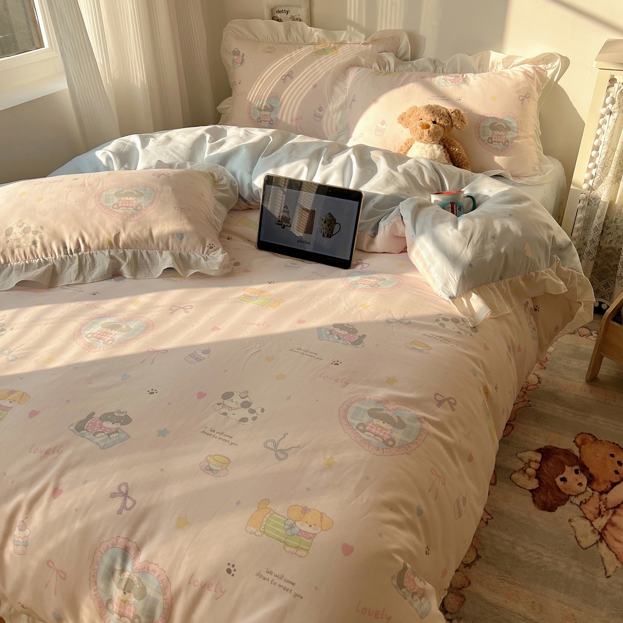 91家纺网 家纺一手货源 找家纺 六巷胡同 2026春夏新款韩系花边款卡通40支13070全棉四件套（第二系列）-风格二 花边小狗茶话会