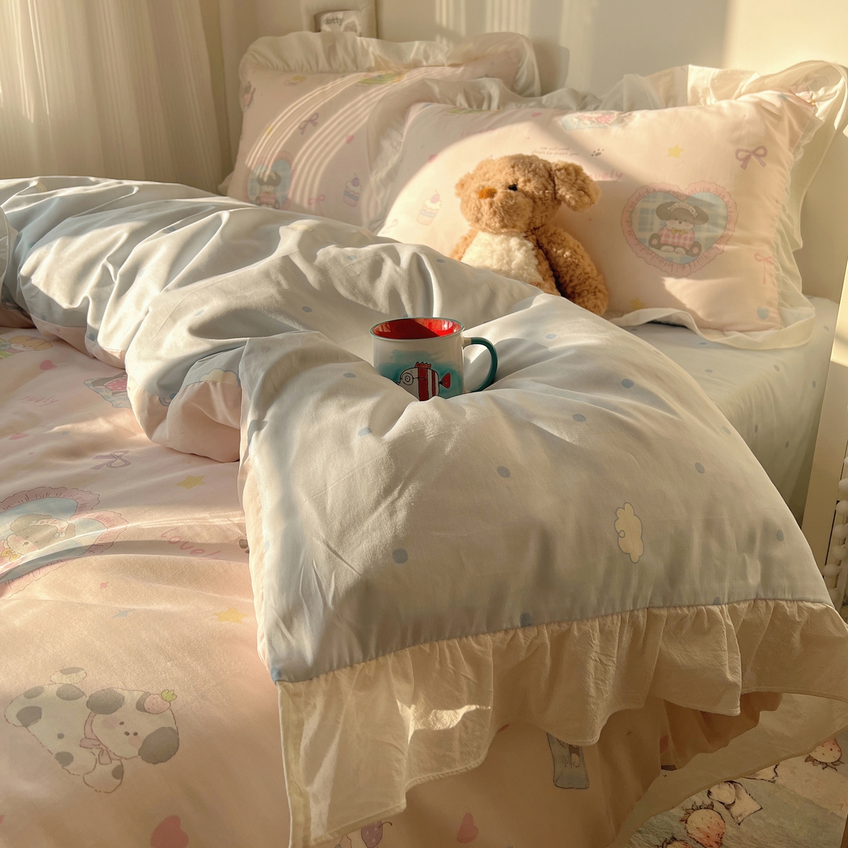 91家纺网 家纺一手货源 找家纺 六巷胡同 2026春夏新款韩系花边款卡通40支13070全棉四件套（第二系列）-风格二 花边小狗茶话会