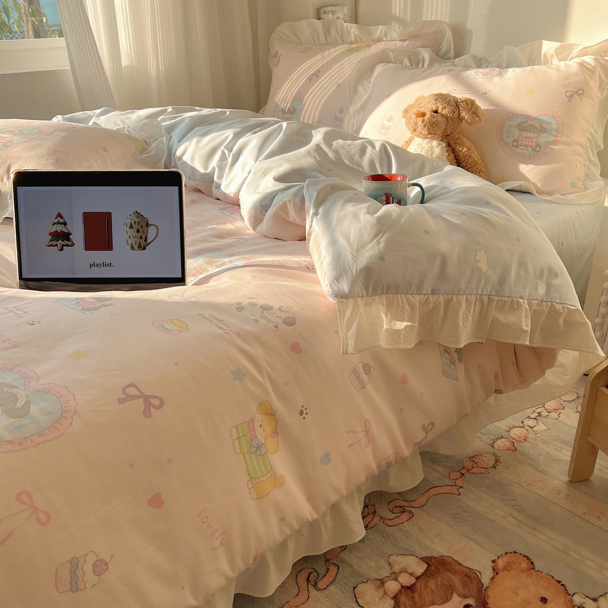 91家纺网 家纺一手货源 找家纺 六巷胡同 2026春夏新款韩系花边款卡通40支13070全棉四件套（第二系列）-风格二 花边小狗茶话会