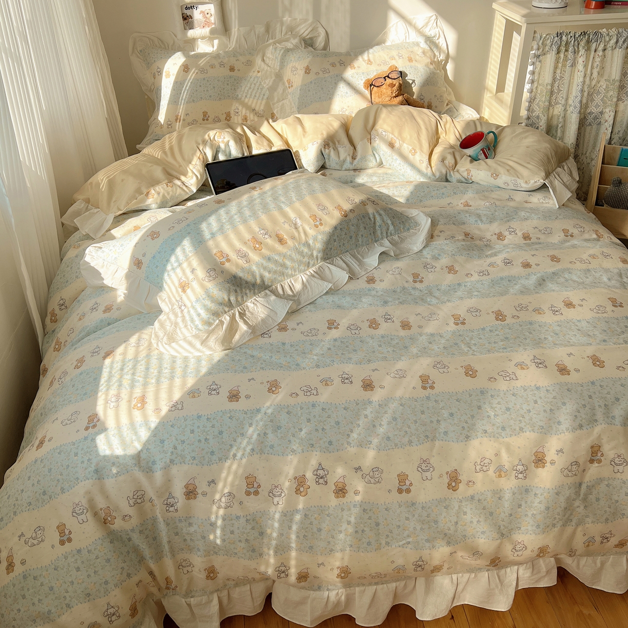 91家纺网 家纺一手货源 找家纺 六巷胡同 2026春夏新款韩系花边款卡通40支13070全棉四件套（第二系列）-风格二 花边熊友赏花集