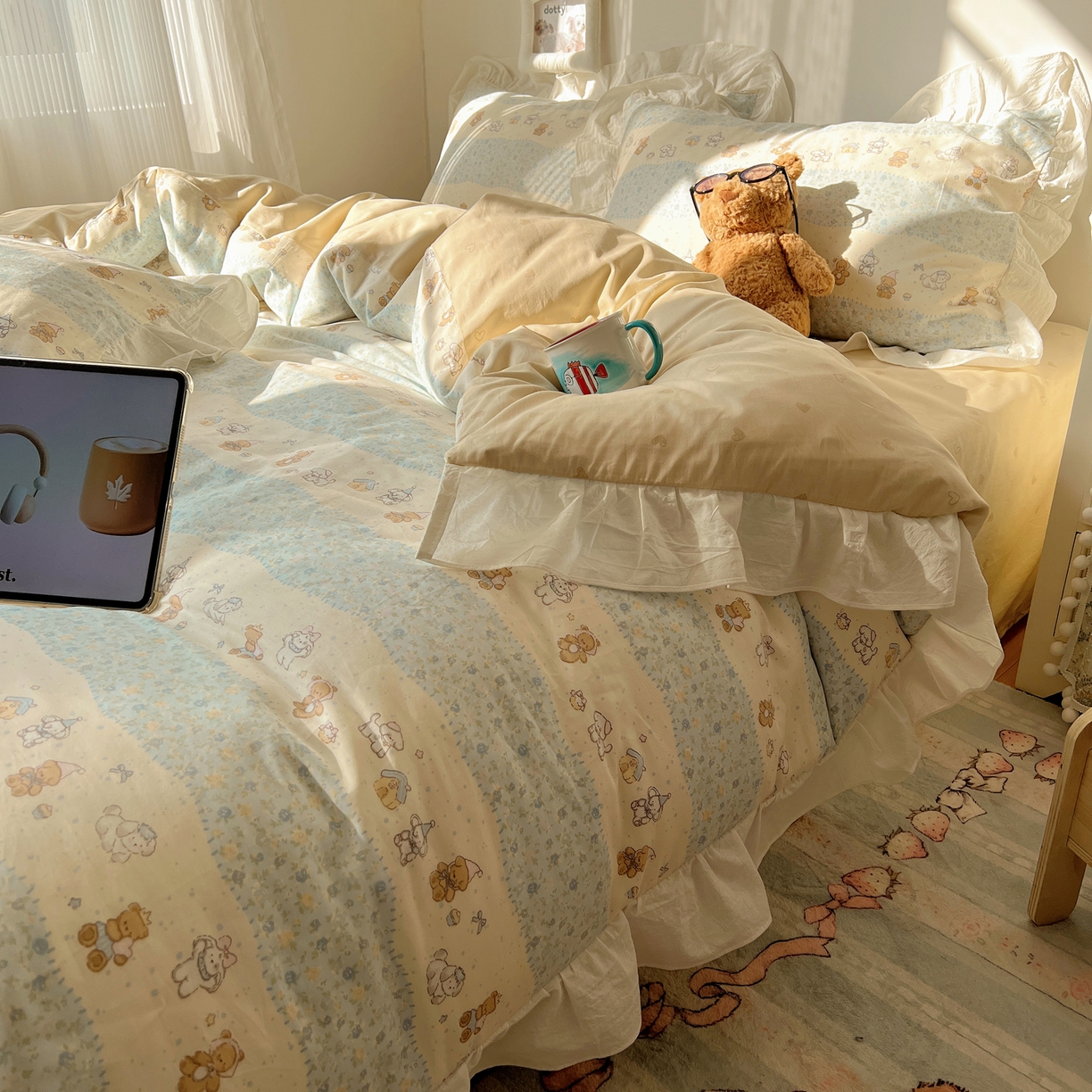 91家纺网 家纺一手货源 找家纺 六巷胡同 2026春夏新款韩系花边款卡通40支13070全棉四件套（第二系列）-风格二 花边熊友赏花集