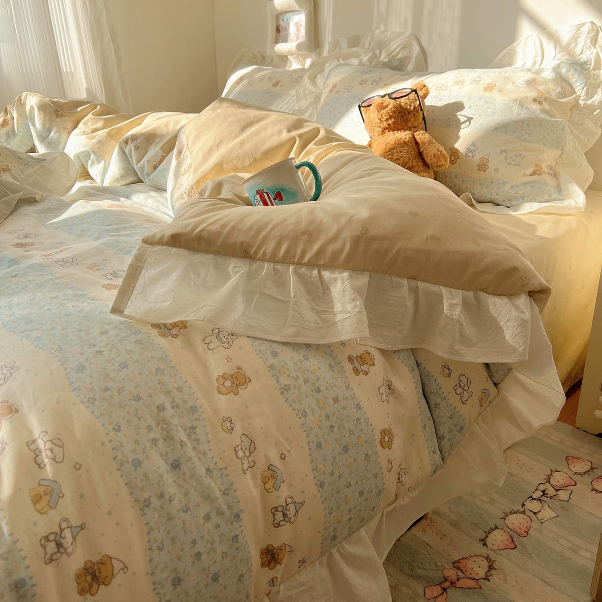 91家纺网 家纺一手货源 找家纺 六巷胡同 2026春夏新款韩系花边款卡通40支13070全棉四件套（第二系列）-风格二 花边熊友赏花集