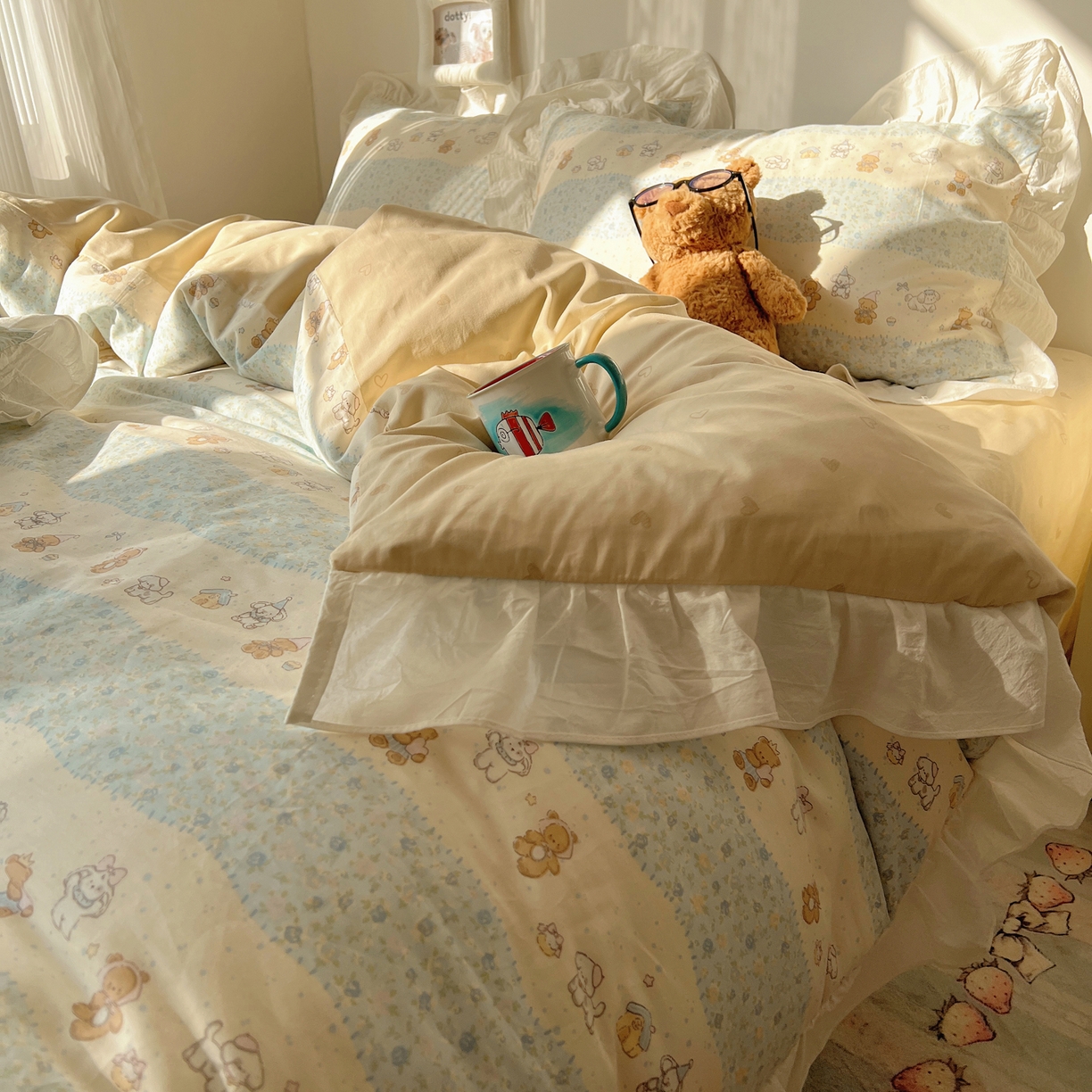 91家纺网 家纺一手货源 找家纺 六巷胡同 2026春夏新款韩系花边款卡通40支13070全棉四件套（第二系列）-风格二 花边熊友赏花集