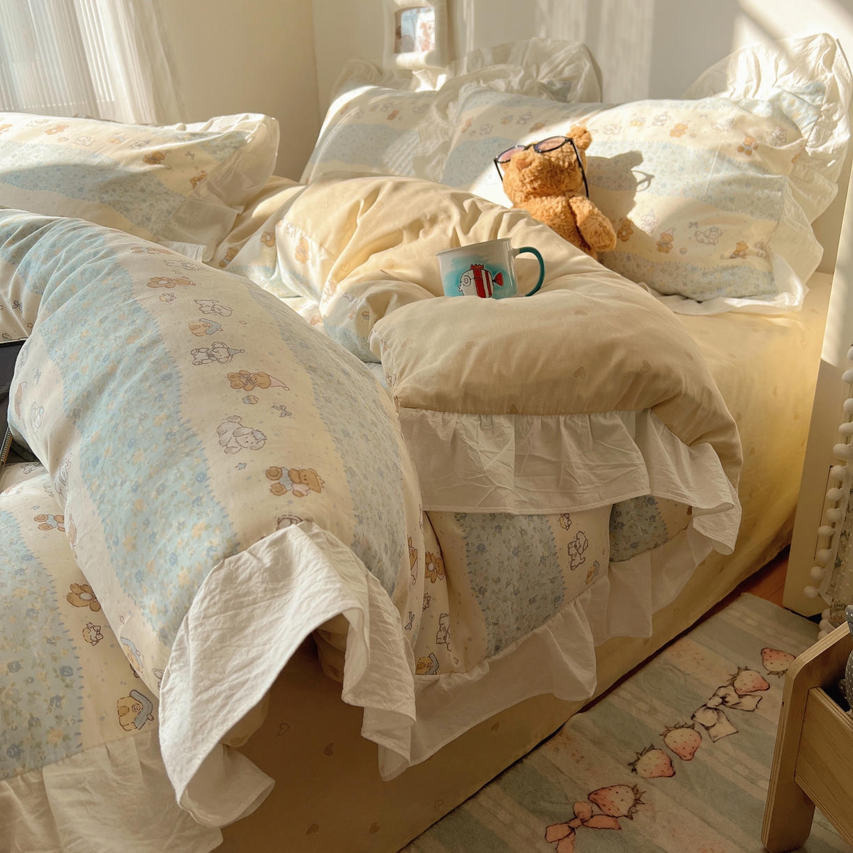 91家纺网 家纺一手货源 找家纺 六巷胡同 2026春夏新款韩系花边款卡通40支13070全棉四件套（第二系列）-风格二 花边熊友赏花集