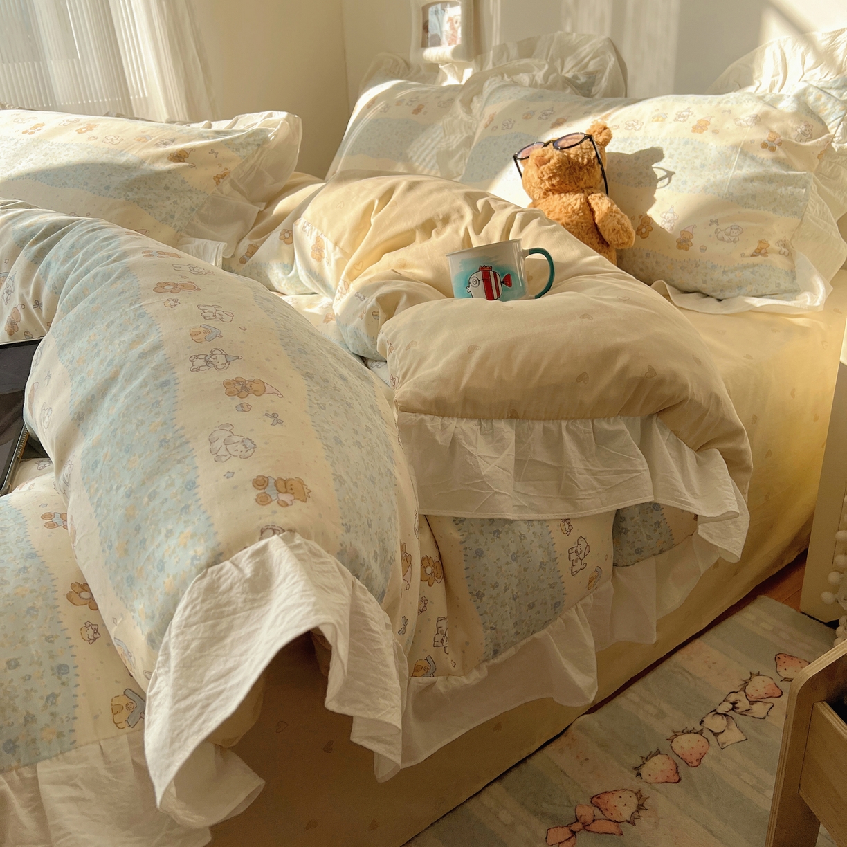 91家纺网 家纺一手货源 找家纺 六巷胡同 2026春夏新款韩系花边款卡通40支13070全棉四件套（第二系列）-风格二 花边熊友赏花集