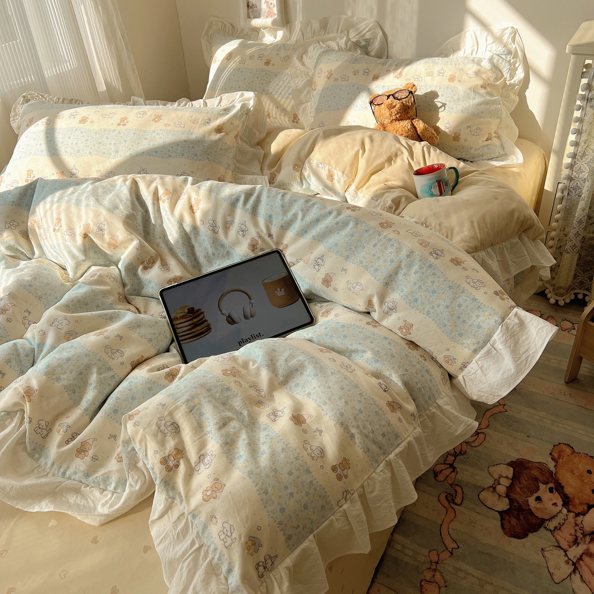 91家纺网 家纺一手货源 找家纺 六巷胡同 2026春夏新款韩系花边款卡通40支13070全棉四件套（第二系列）-风格二 花边熊友赏花集