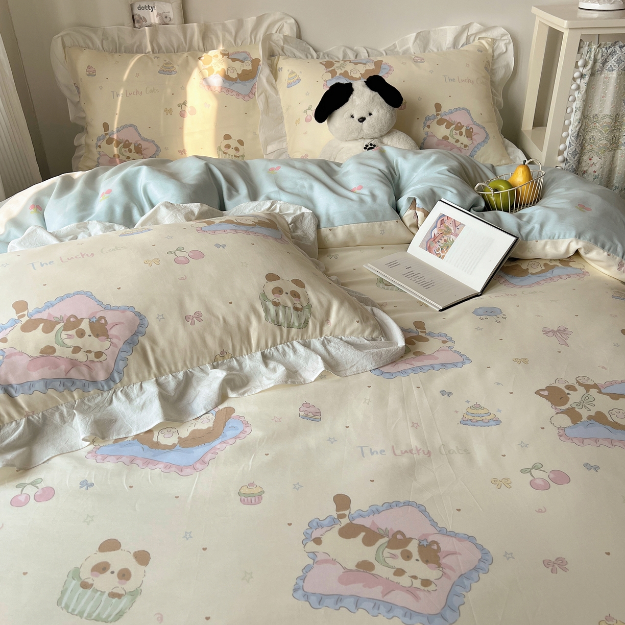 91家纺网 家纺一手货源 找家纺 六巷胡同 2026春夏新款韩系花边款卡通40支13070全棉四件套（第二系列）-风格二 花边慵懒猫咪崽