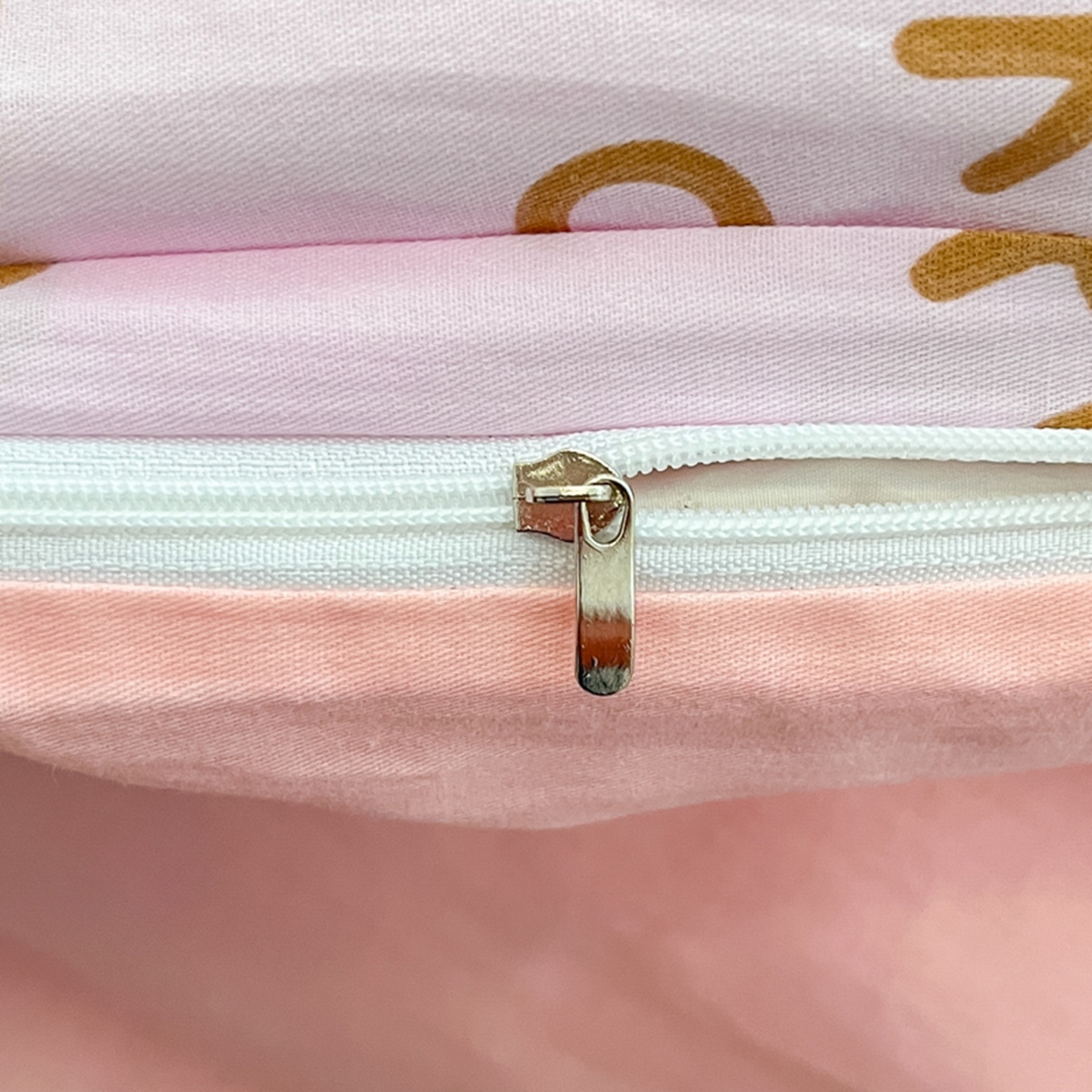 91家纺网 家纺一手货源 找家纺 博雅 2026新款三丽鸥全棉纯棉小版印花四件套 心心KT