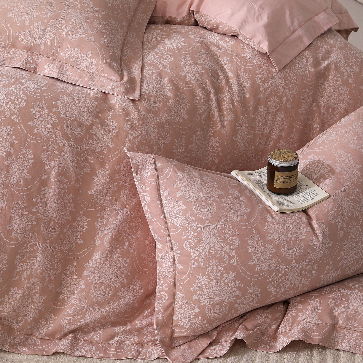 91家纺网 家纺一手货源 找家纺 金艾草 2026新款欧式风雕花全棉纯棉花边床盖四件套 欧花-粉