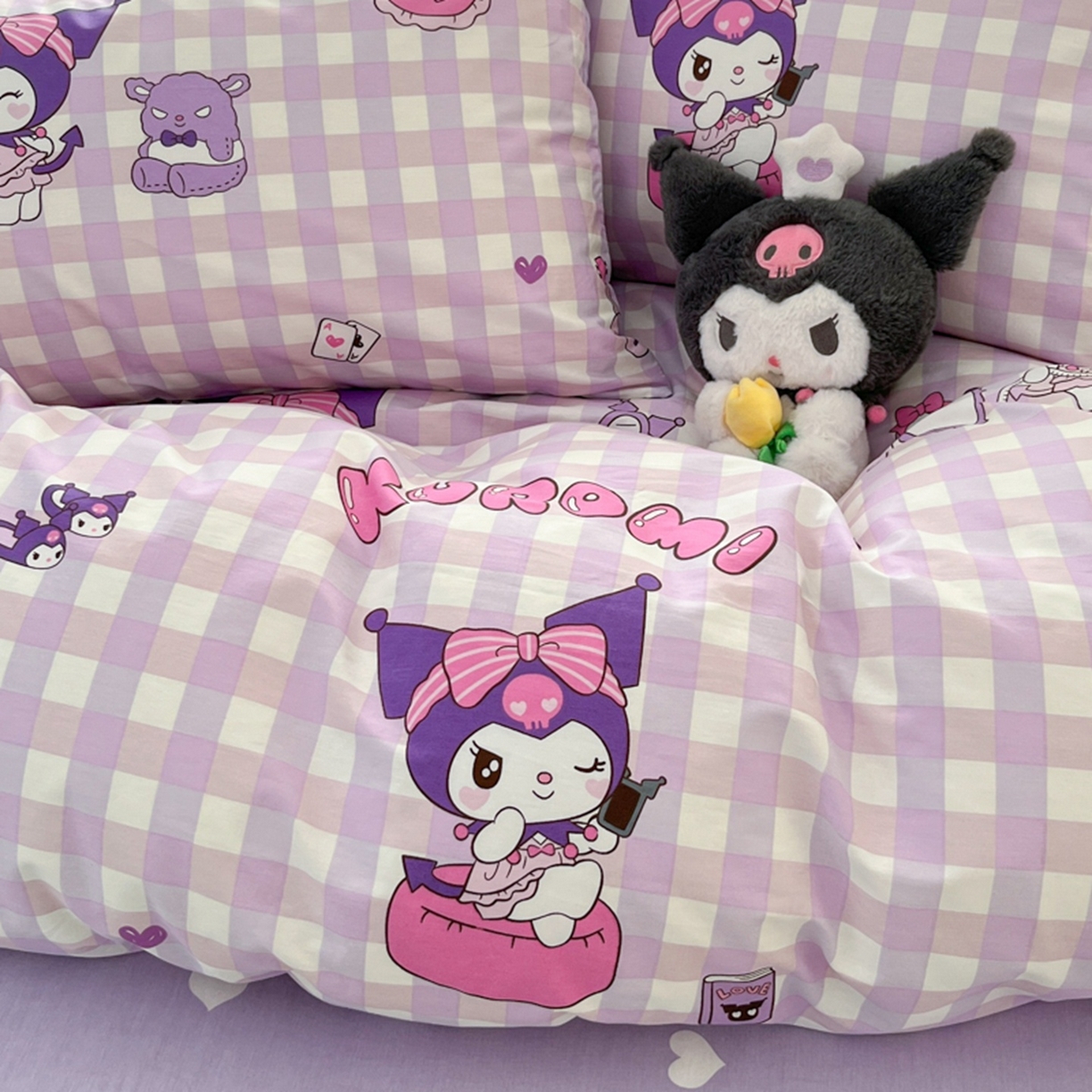 91家纺网 家纺一手货源 找家纺 博雅 2026新款三丽鸥全棉纯棉小版印花四件套 小方格库洛米