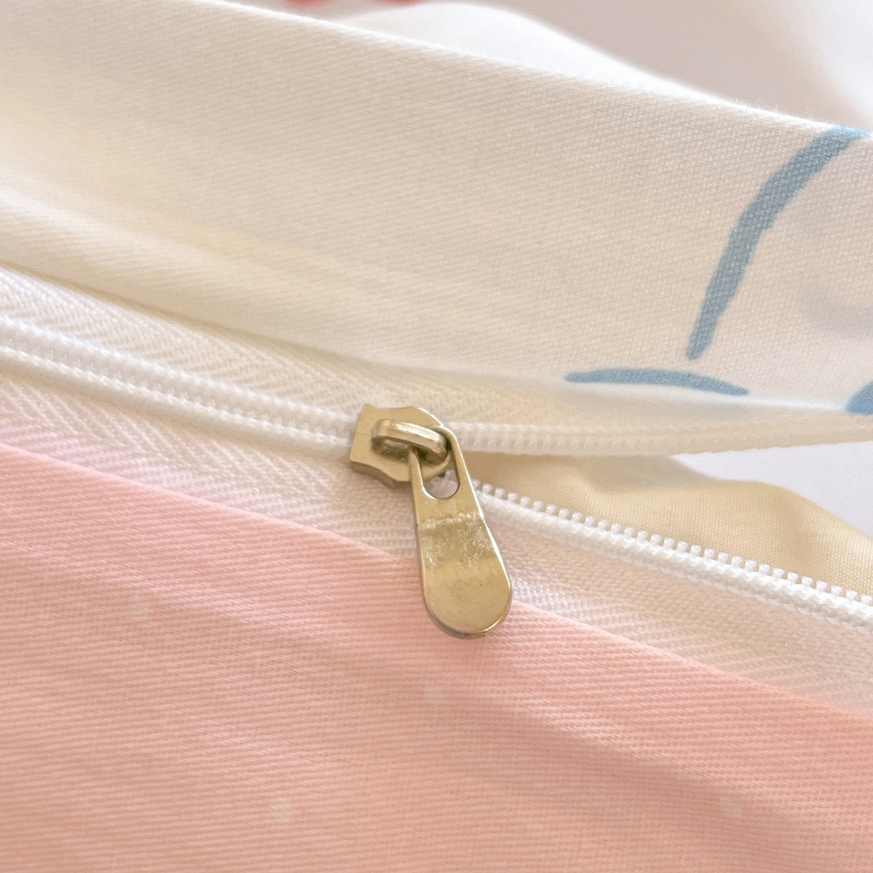 91家纺网 家纺一手货源 找家纺 博雅 2026新款三丽鸥全棉纯棉小版印花四件套 樱桃kt