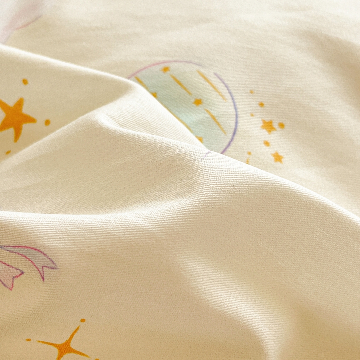 91家纺网 家纺一手货源 找家纺 博雅 2026新款三丽鸥全棉纯棉小版印花四件套 梦幻玉桂狗