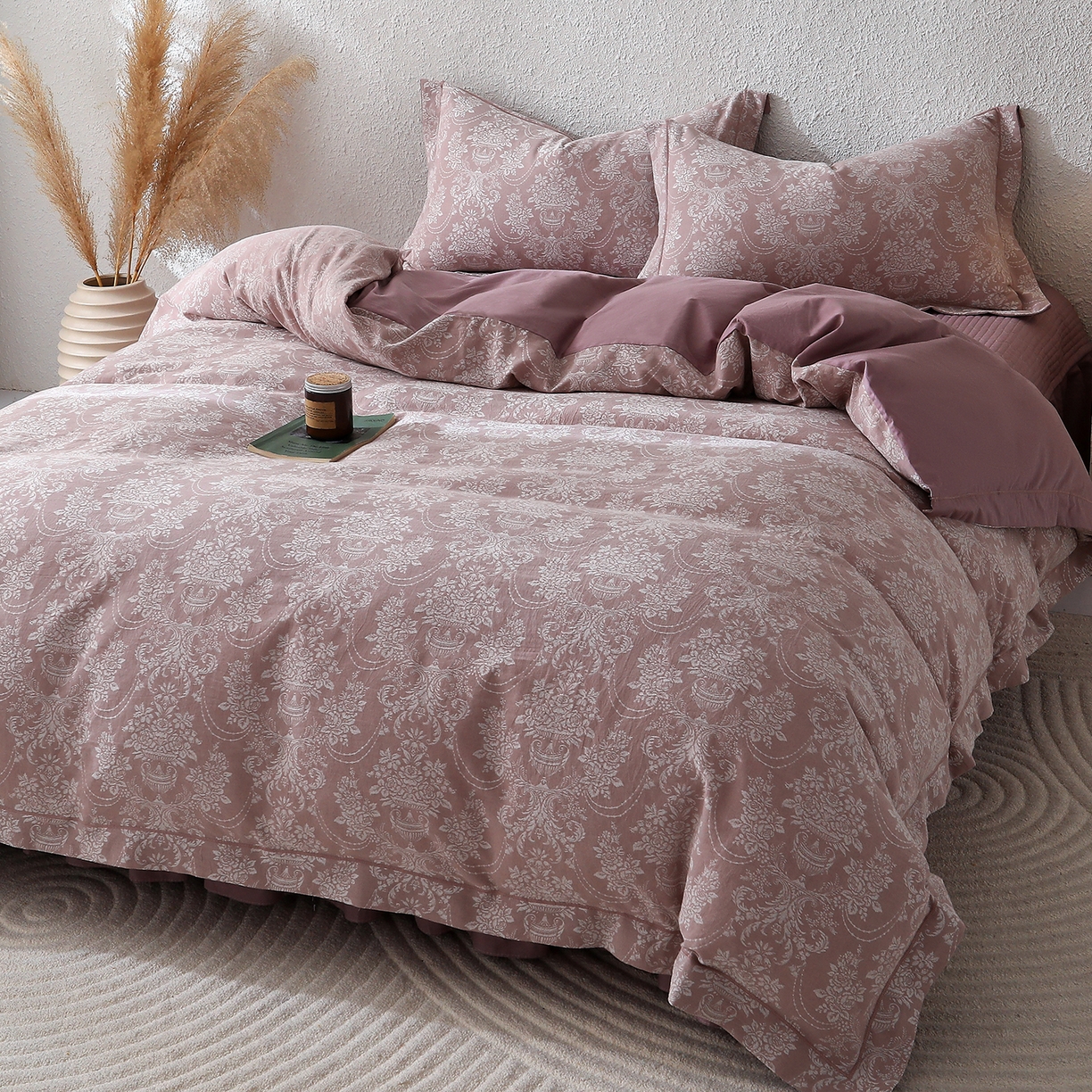 91家纺网 家纺一手货源 找家纺 金艾草 2026新款欧式风雕花全棉纯棉花边床盖四件套 欧花-紫
