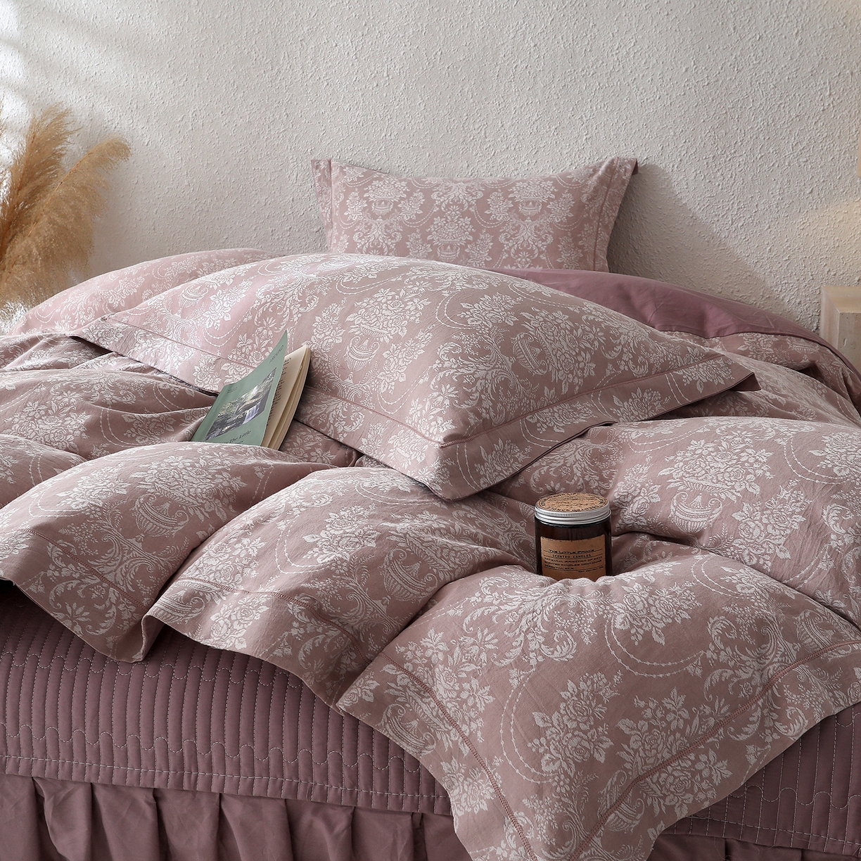 91家纺网 家纺一手货源 找家纺 金艾草 2026新款欧式风雕花全棉纯棉花边床盖四件套 欧花-紫