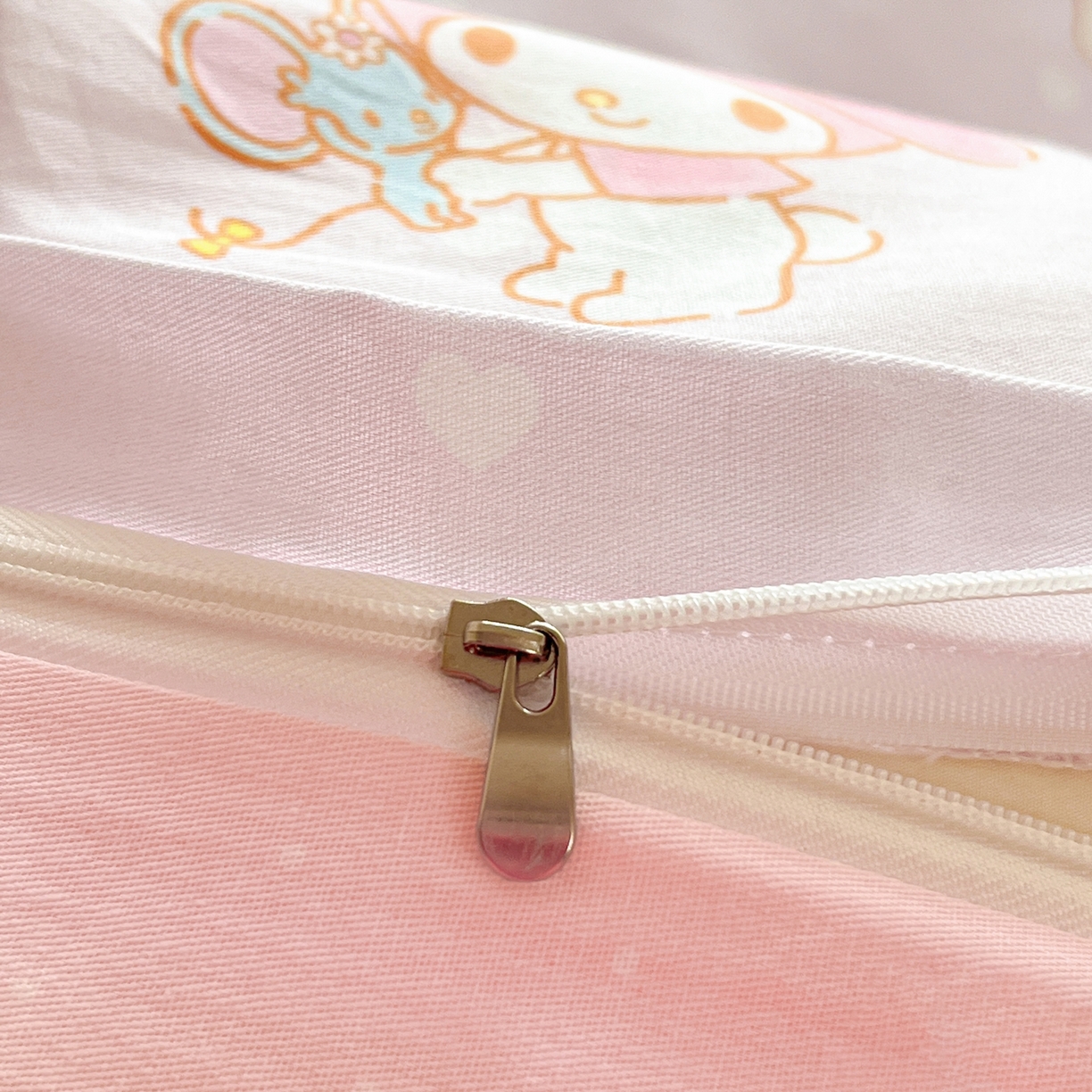 91家纺网 家纺一手货源 找家纺 博雅 2026新款三丽鸥全棉纯棉小版印花四件套 桃粉美乐蒂