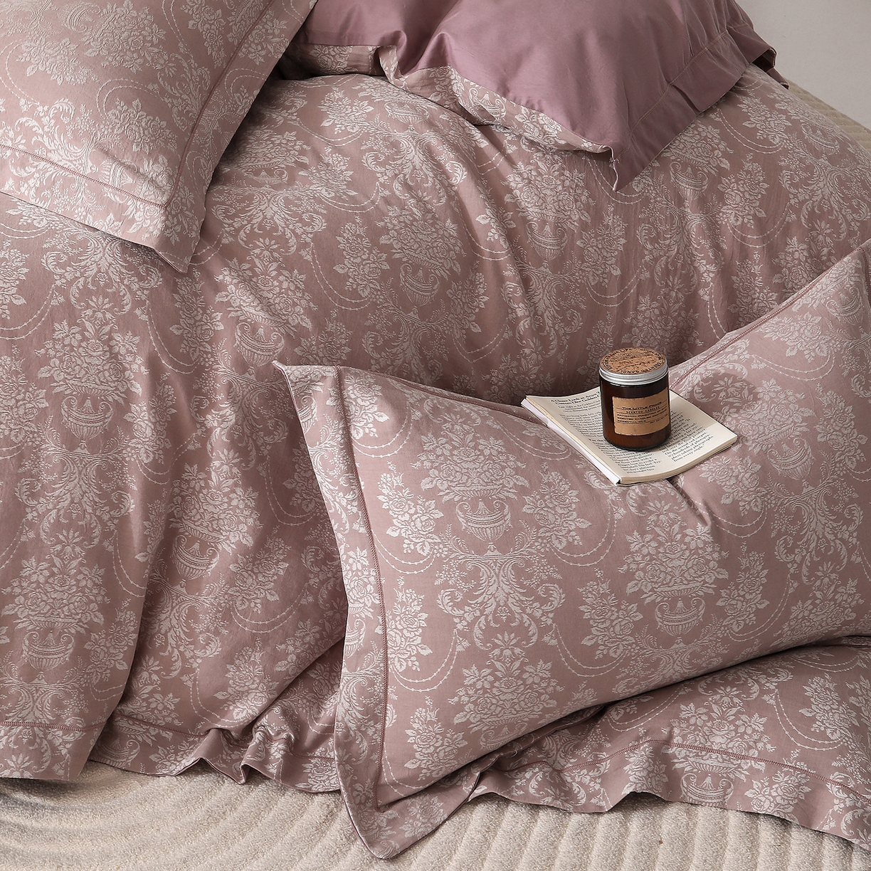 91家纺网 家纺一手货源 找家纺 金艾草 2026新款欧式风雕花全棉纯棉花边床盖四件套 欧花-紫