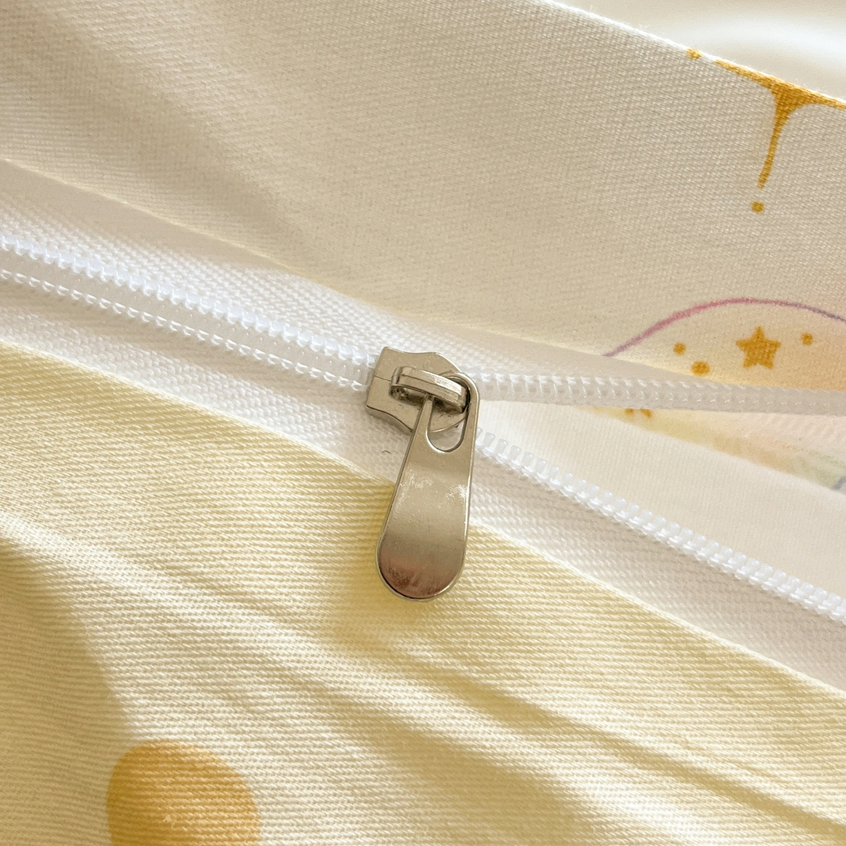 91家纺网 家纺一手货源 找家纺 博雅 2026新款三丽鸥全棉纯棉小版印花四件套 梦幻玉桂狗