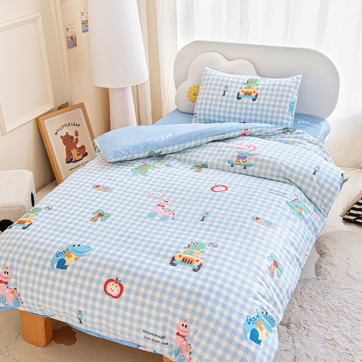 91家纺网 家纺一手货源 找家纺 乐秀家纺 2026新款全棉幼儿园被子三件套卡通纯棉被套被芯六件套 领结小熊