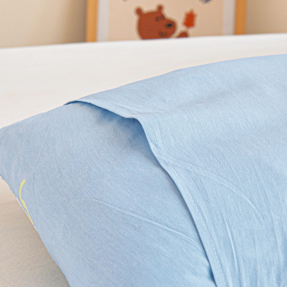 91家纺网 家纺一手货源 找家纺 乐秀家纺 2026新款全棉幼儿园被子三件套卡通纯棉被套被芯六件套 领结小熊