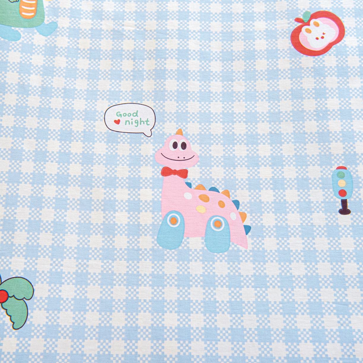 91家纺网 家纺一手货源 找家纺 乐秀家纺 2026新款全棉幼儿园被子三件套卡通纯棉被套被芯六件套 领结小熊