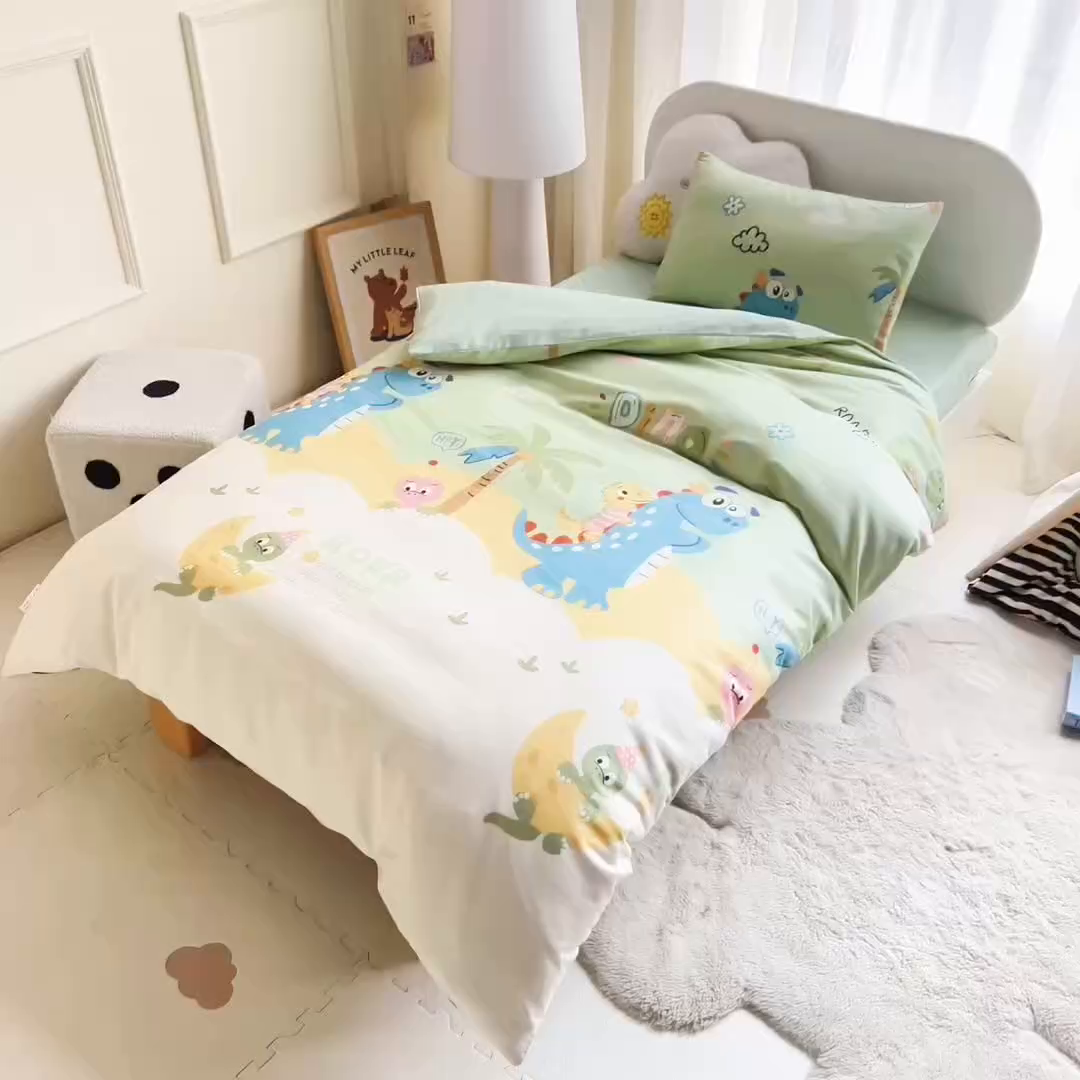 91家纺网 家纺一手货源 找家纺 乐秀家纺 2026新款全棉幼儿园被子三件套卡通纯棉被套被芯六件套 趣味巴士