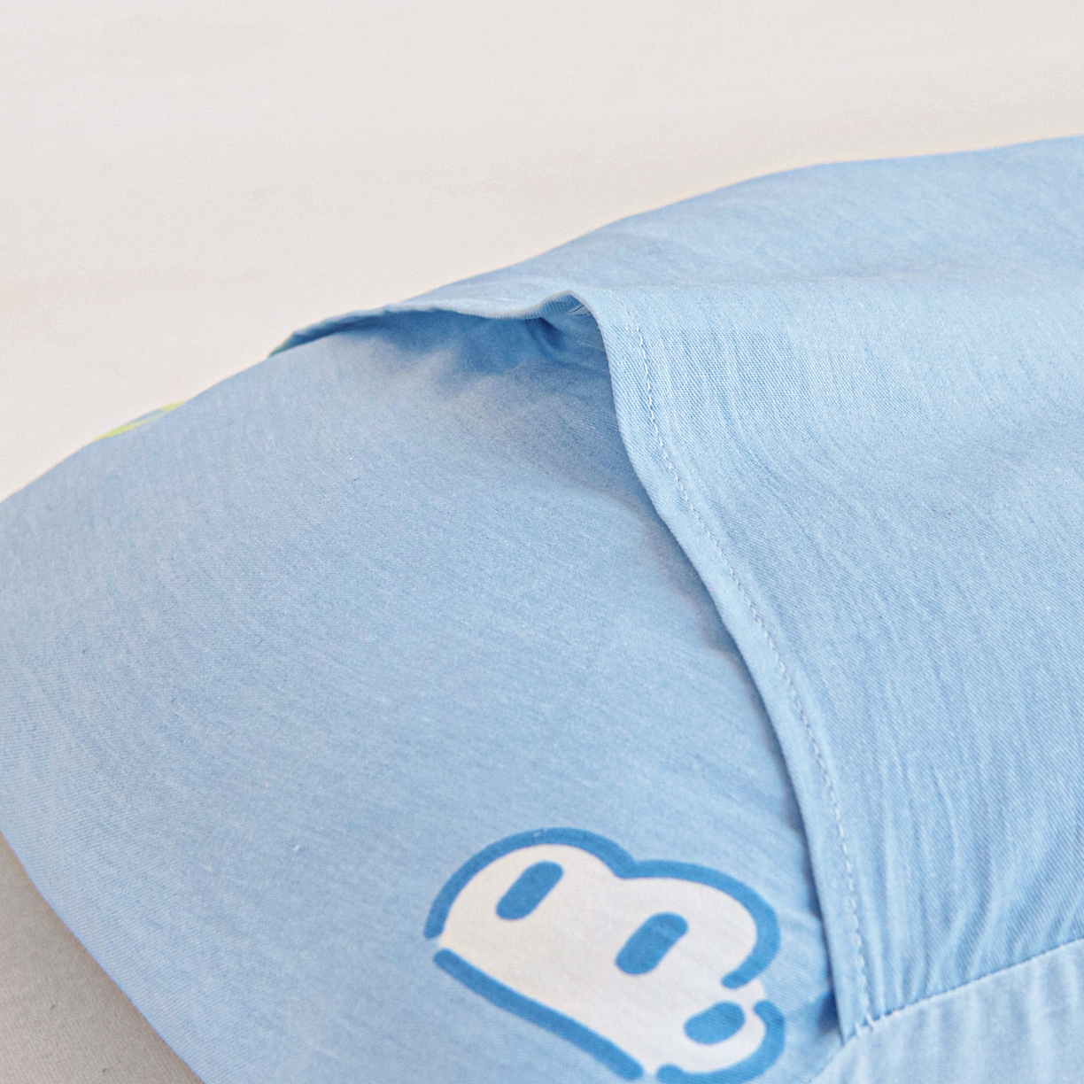 91家纺网 家纺一手货源 找家纺 乐秀家纺 2026新款全棉幼儿园被子三件套卡通纯棉被套被芯六件套 赛车世界