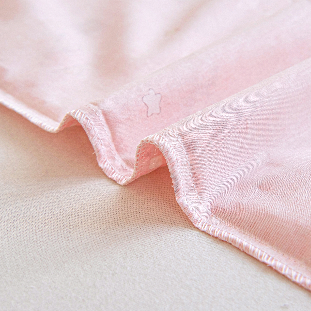 91家纺网 家纺一手货源 找家纺 乐秀家纺 2026新款全棉幼儿园被子三件套卡通纯棉被套被芯六件套 熊猫嬉戏