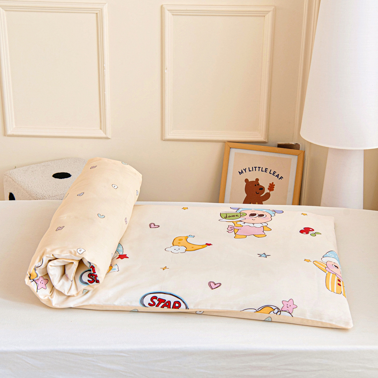 91家纺网 家纺一手货源 找家纺 乐秀家纺 2026新款全棉幼儿园被子三件套卡通纯棉被套被芯六件套 星星漫游记