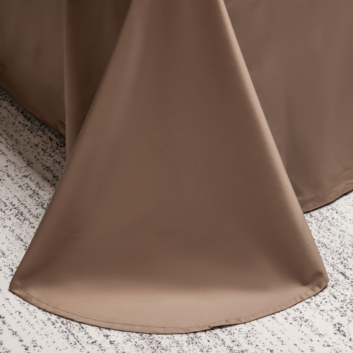 91家纺网 家纺一手货源 找家纺 轩和家居 2026新款高支贡缎长绒棉镂空四件套 慕斯棕