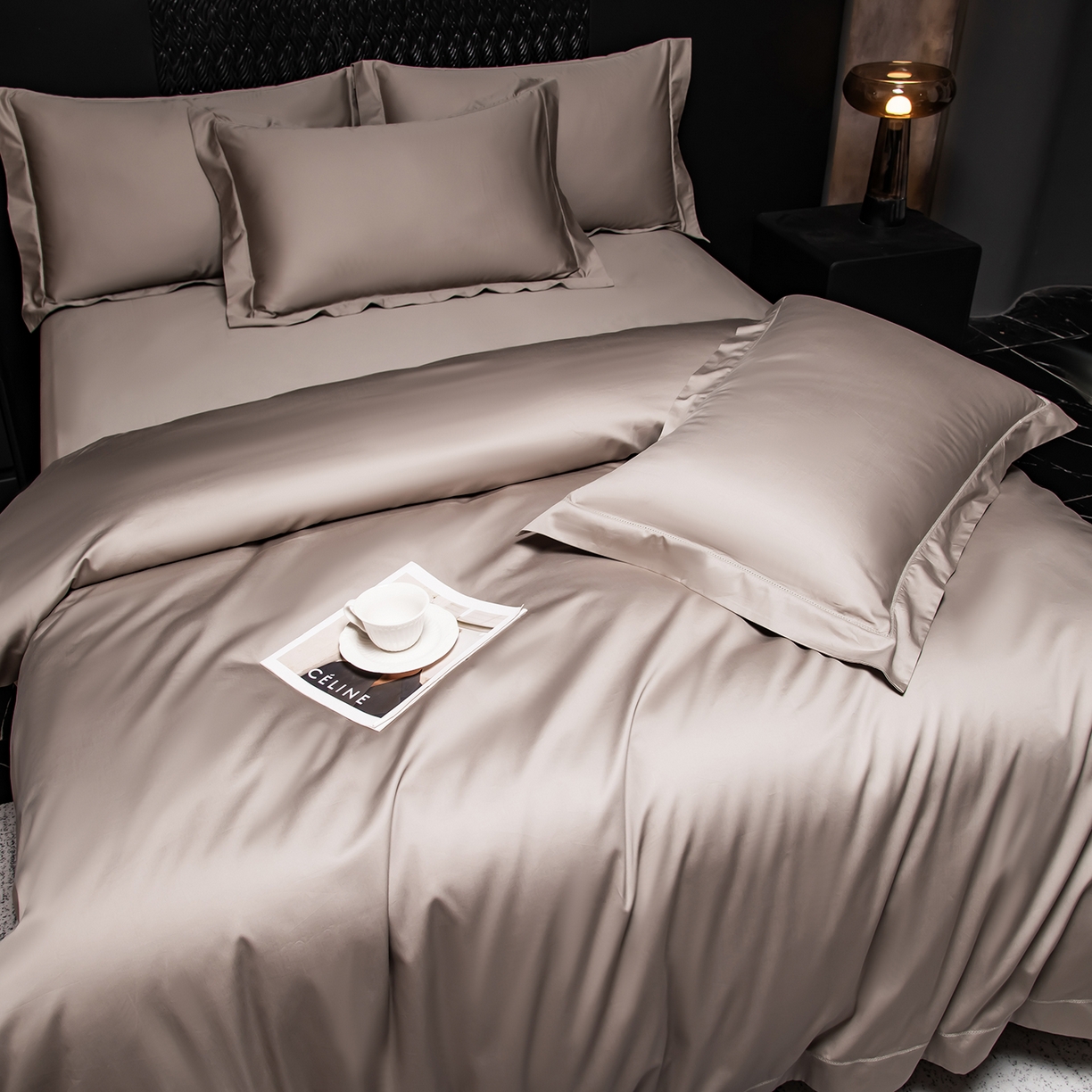 91家纺网 家纺一手货源 找家纺 轩和家居 2026新款高支贡缎长绒棉镂空四件套 幻影灰