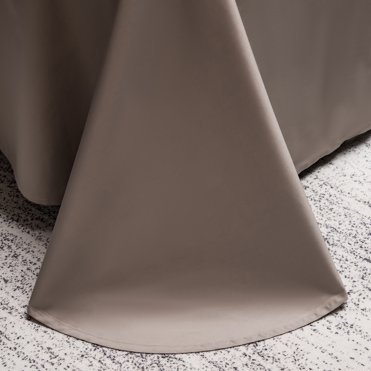 91家纺网 家纺一手货源 找家纺 轩和家居 2026新款高支贡缎长绒棉镂空四件套 幻影灰