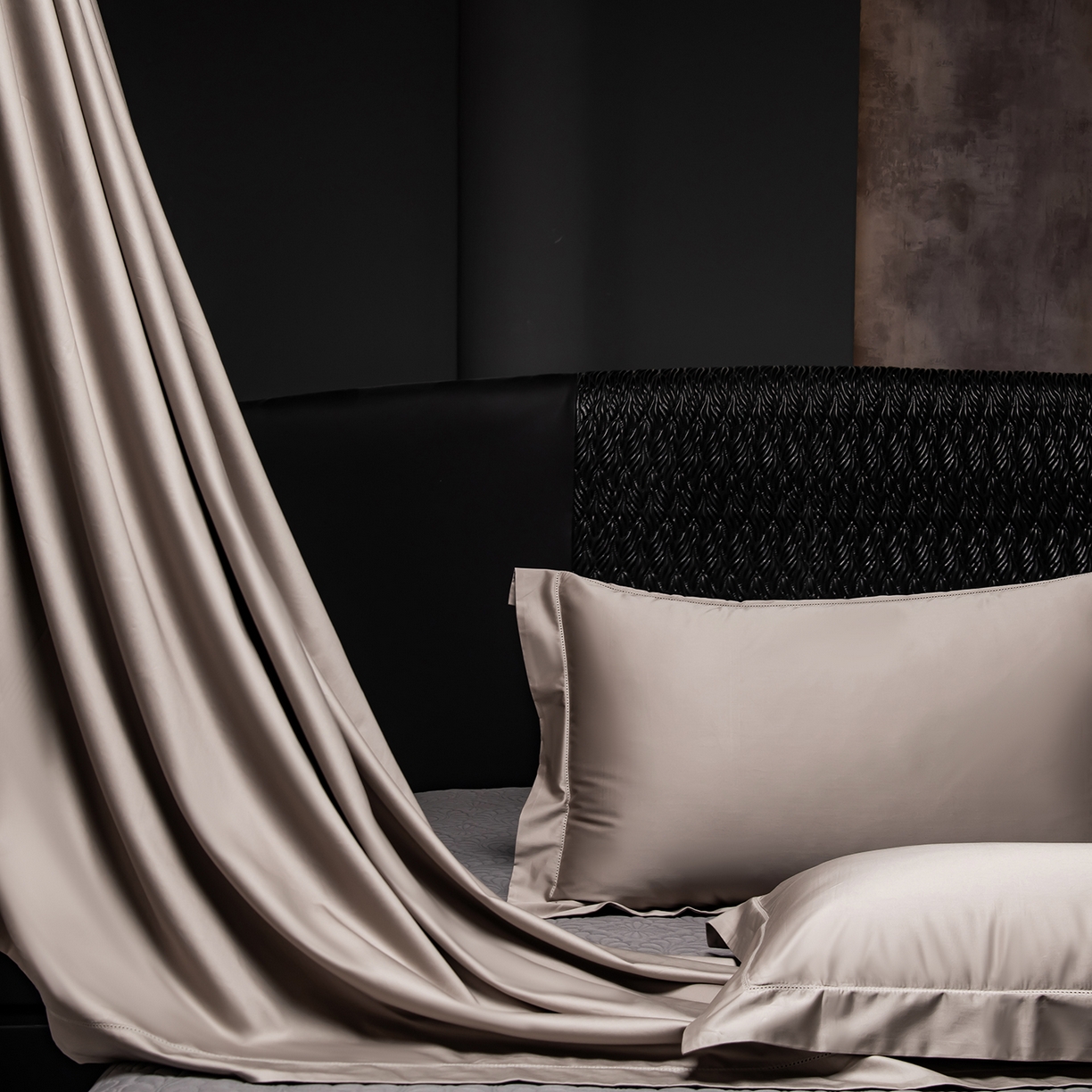 91家纺网 家纺一手货源 找家纺 轩和家居 2026新款高支贡缎长绒棉镂空四件套 幻影灰