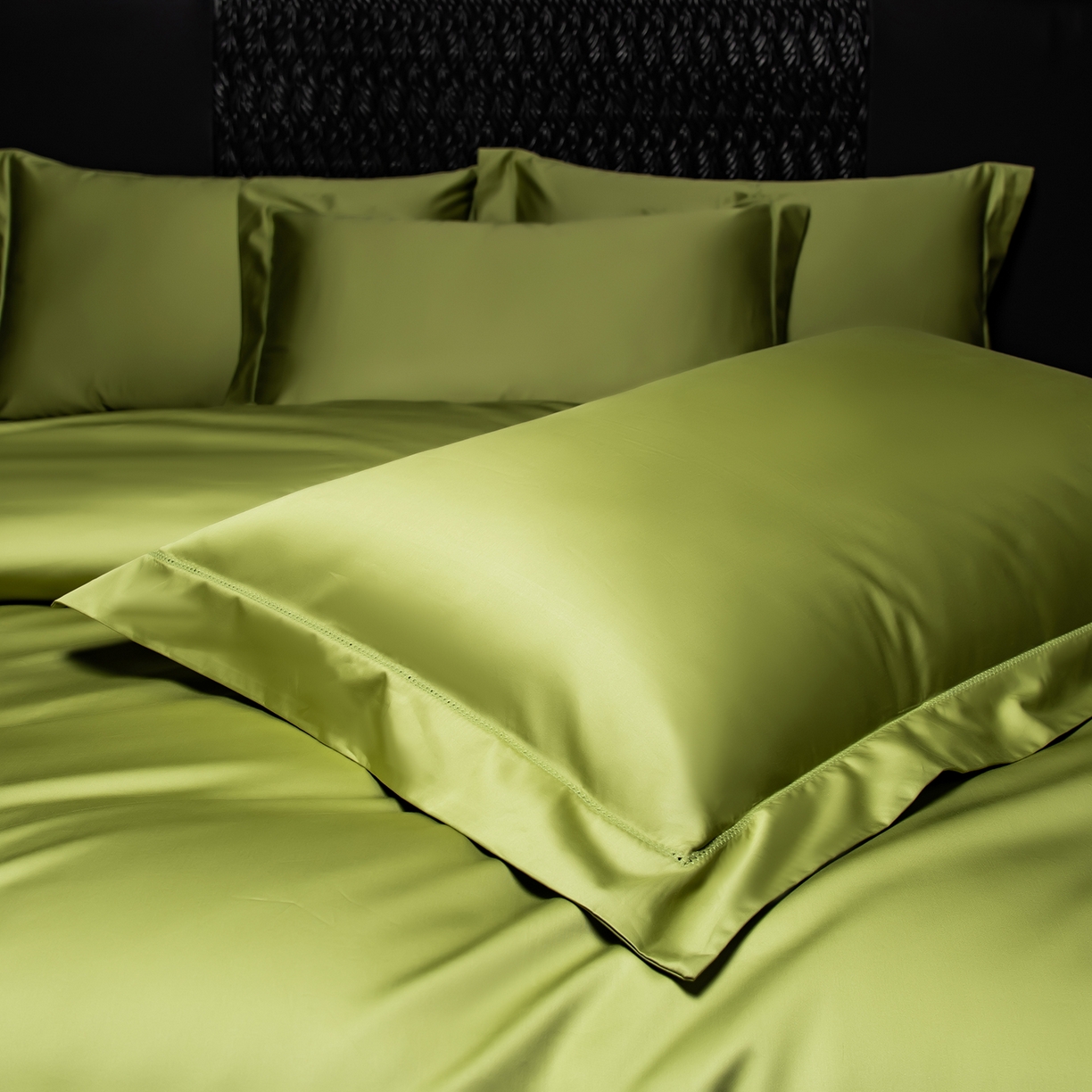 91家纺网 家纺一手货源 找家纺 轩和家居 2026新款高支贡缎长绒棉镂空四件套 莱姆绿