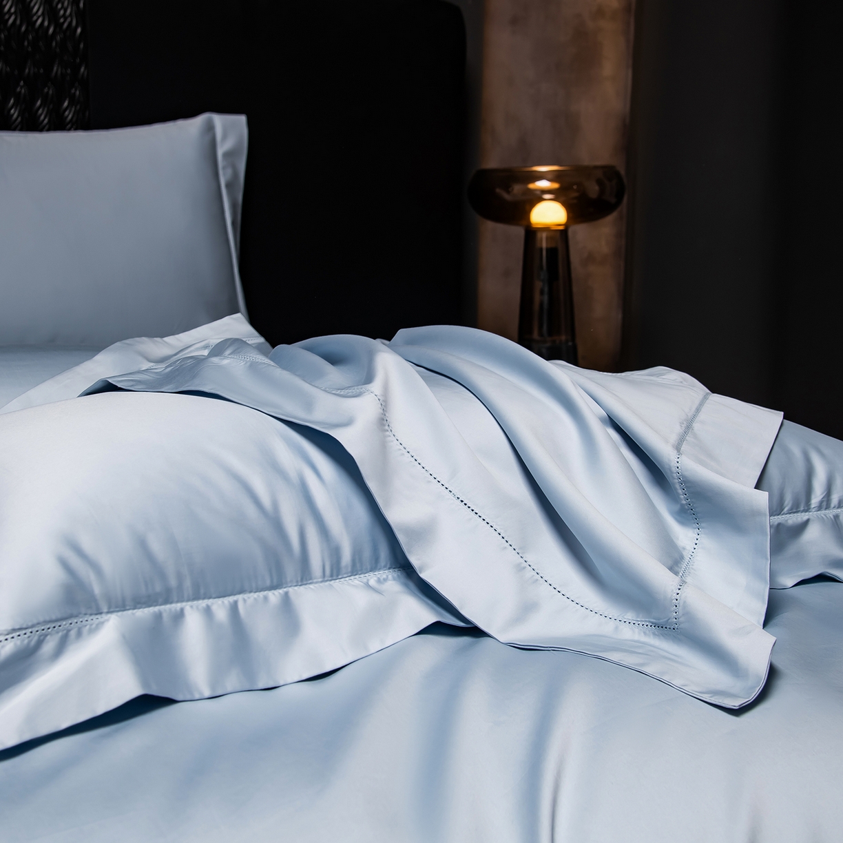 91家纺网 家纺一手货源 找家纺 轩和家居 2026新款高支贡缎长绒棉镂空四件套 晴天蓝