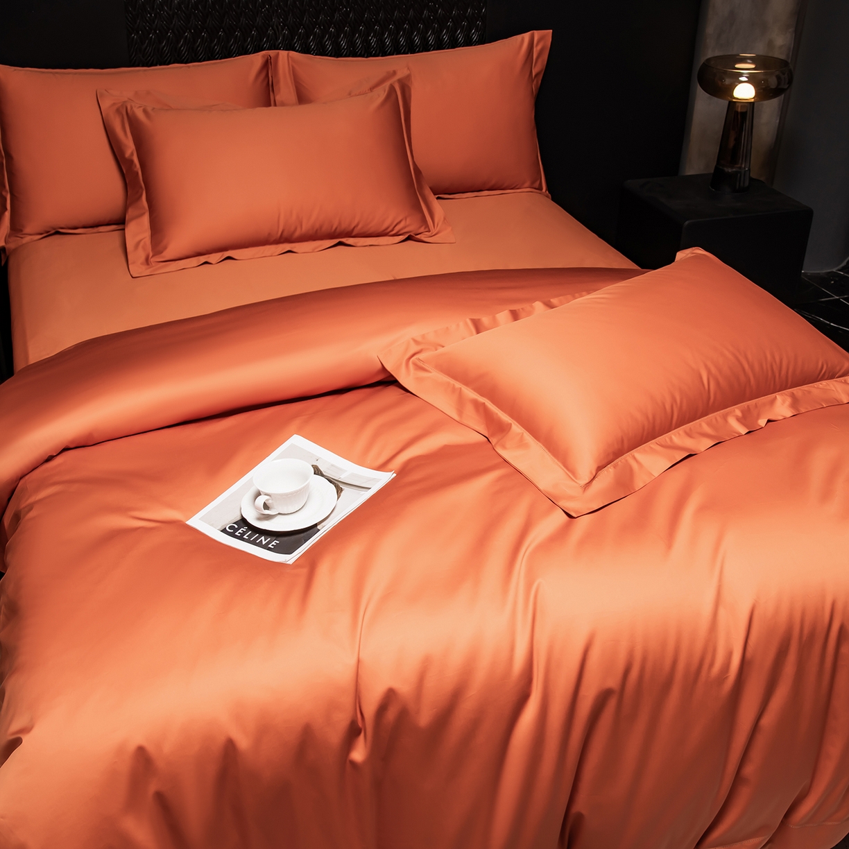 91家纺网 家纺一手货源 找家纺 轩和家居 2026新款高支贡缎长绒棉镂空四件套 琥珀橙