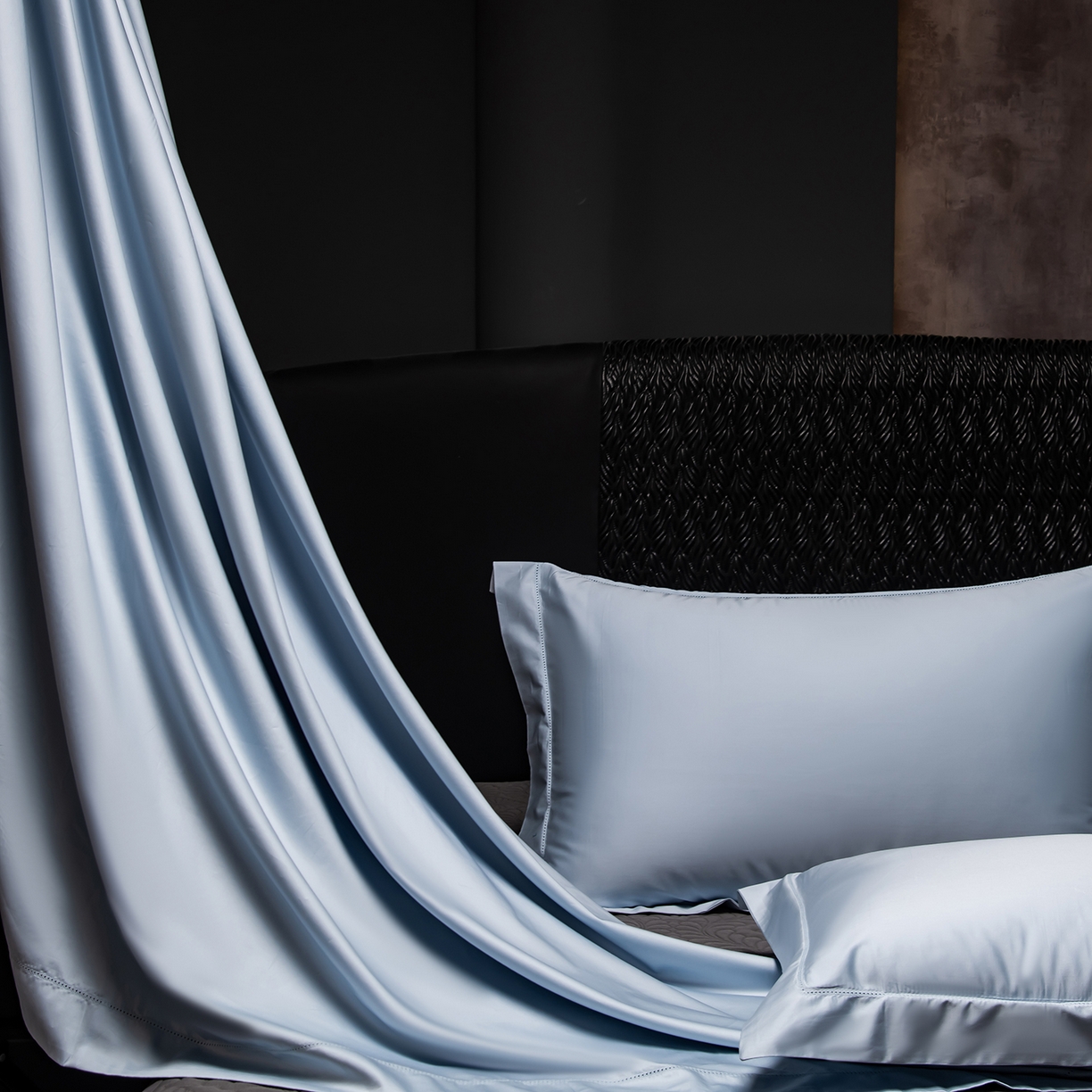 91家纺网 家纺一手货源 找家纺 轩和家居 2026新款高支贡缎长绒棉镂空四件套 晴天蓝