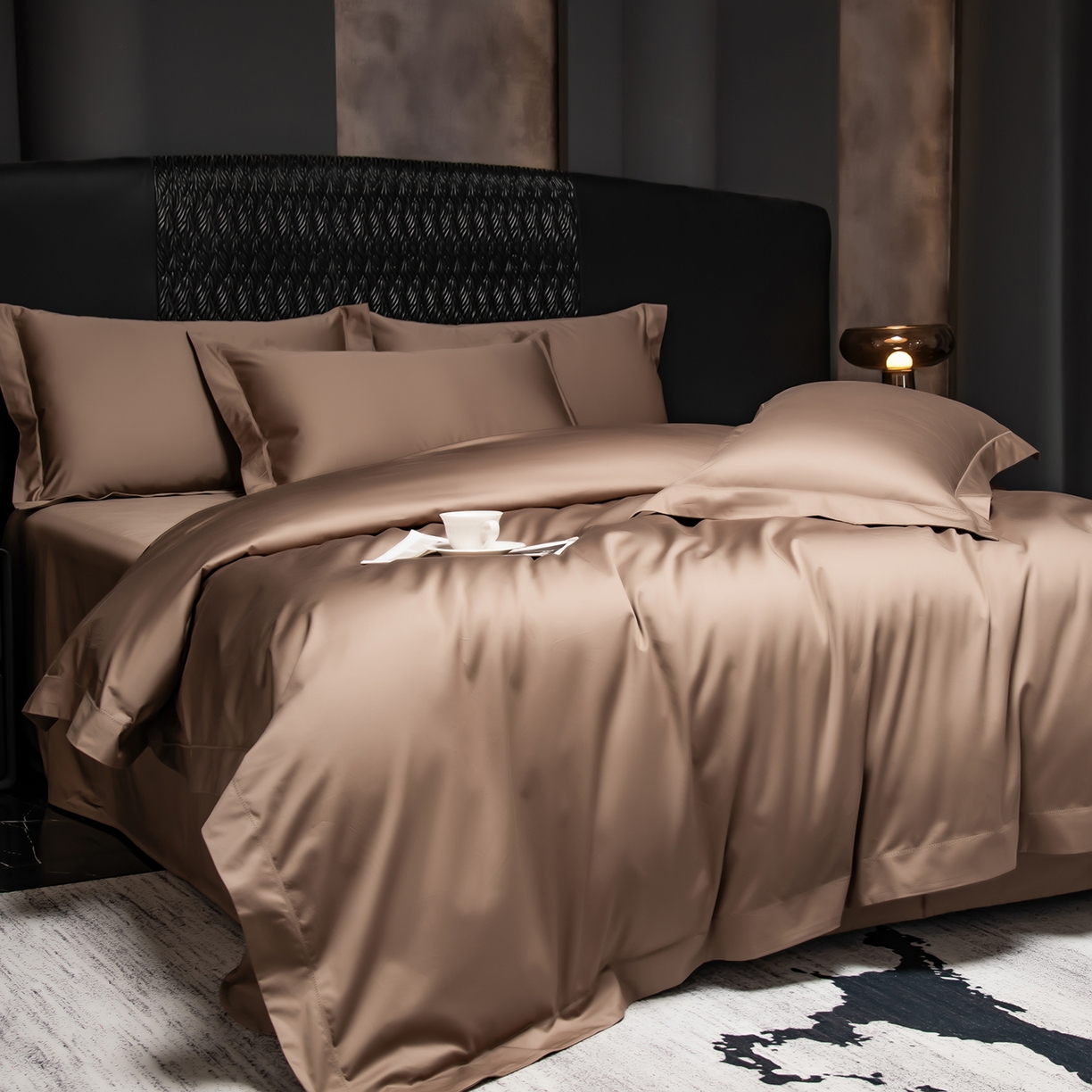 91家纺网 家纺一手货源 找家纺 轩和家居 2026新款高支贡缎长绒棉镂空四件套 慕斯棕