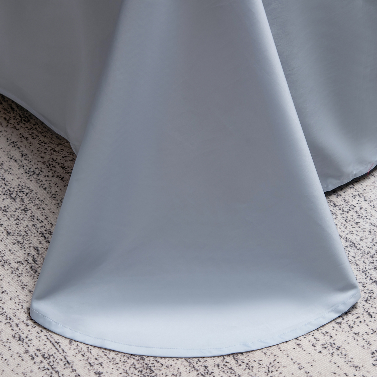 91家纺网 家纺一手货源 找家纺 轩和家居 2026新款高支贡缎长绒棉镂空四件套 晴天蓝