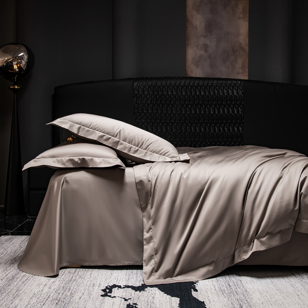 91家纺网 家纺一手货源 找家纺 轩和家居 2026新款高支贡缎长绒棉镂空四件套 幻影灰