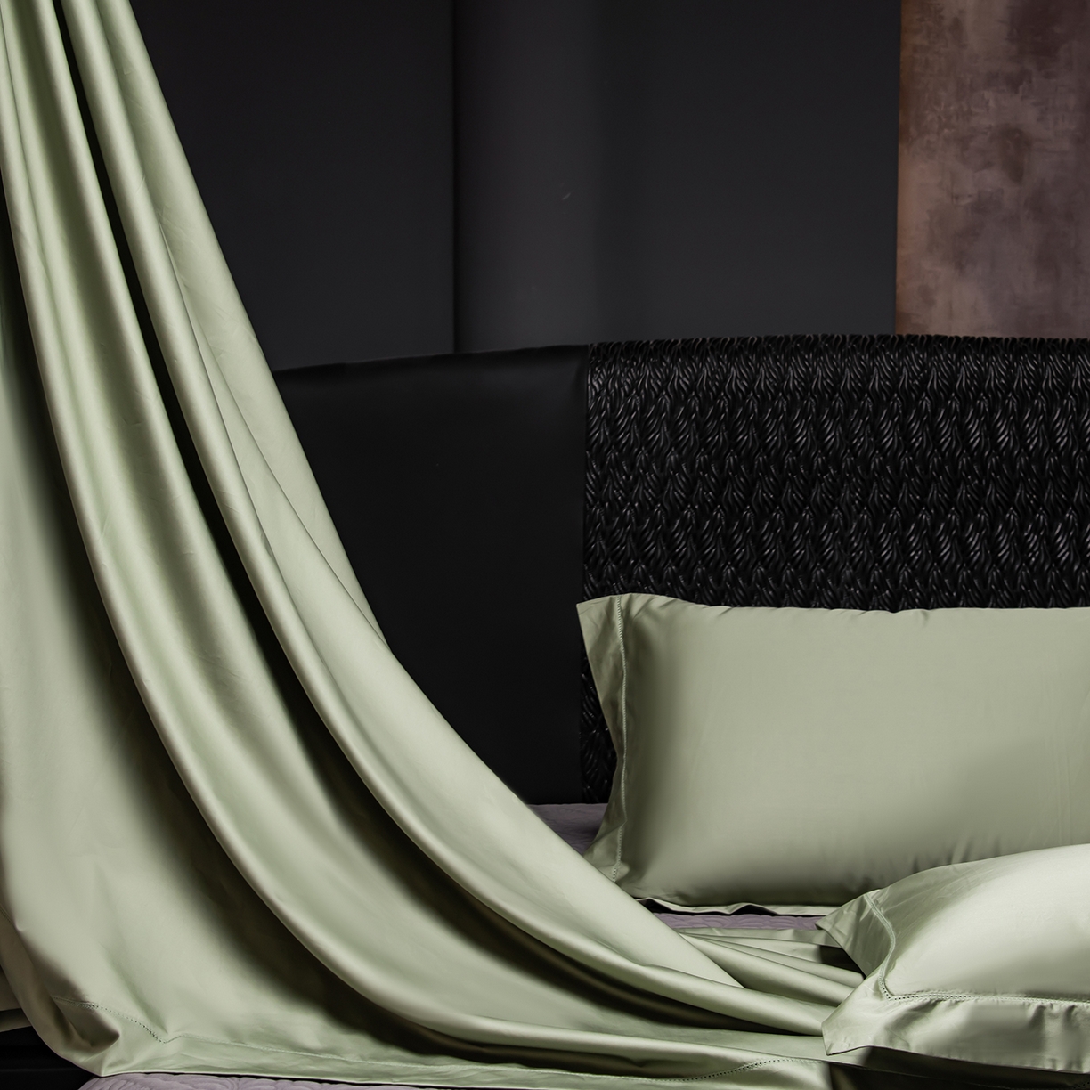 91家纺网 家纺一手货源 找家纺 轩和家居 2026新款高支贡缎长绒棉镂空四件套 松霜绿