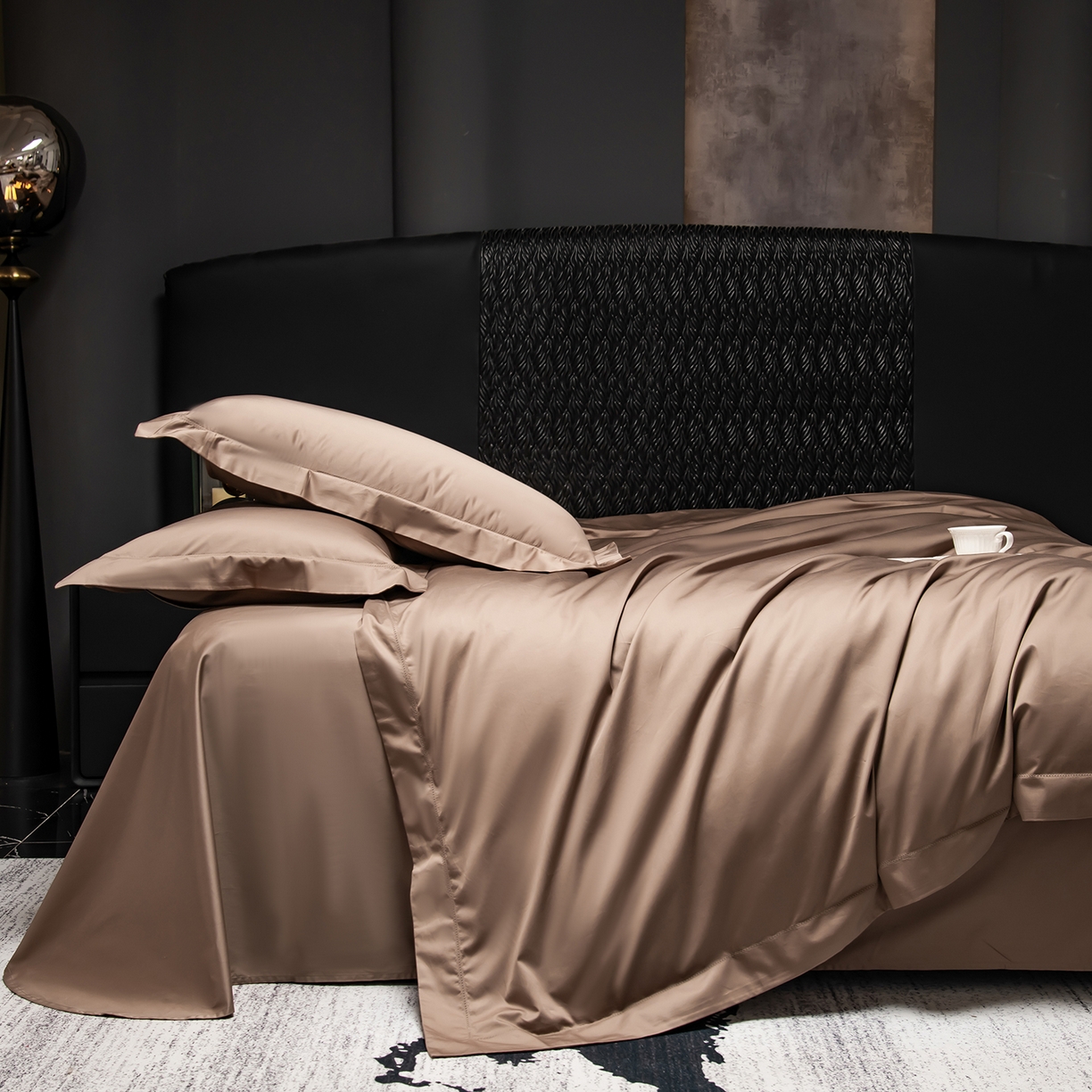 91家纺网 家纺一手货源 找家纺 轩和家居 2026新款高支贡缎长绒棉镂空四件套 慕斯棕